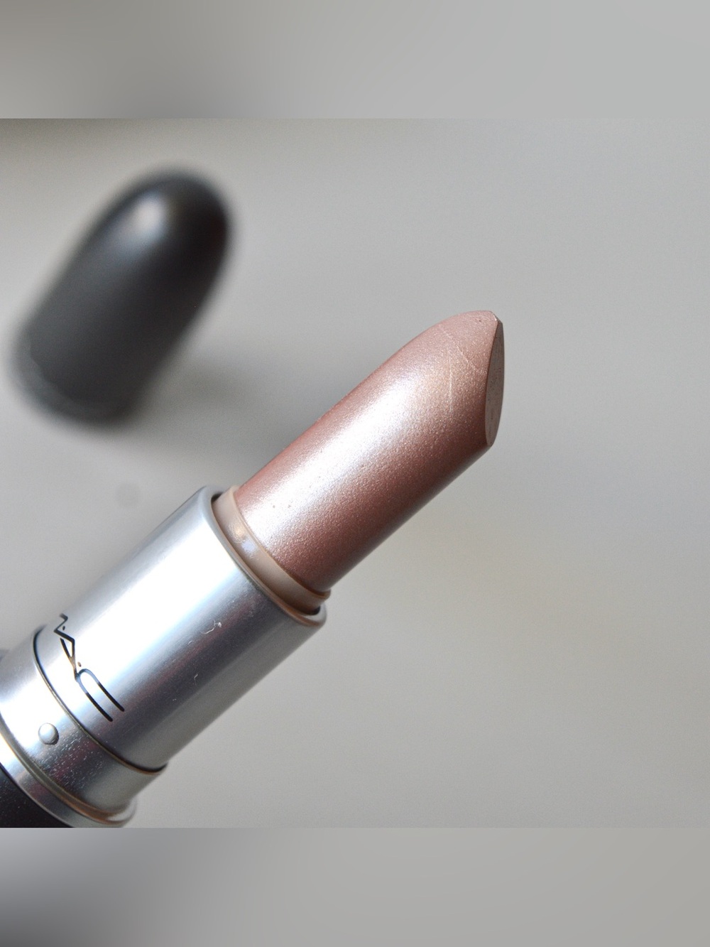 MAC Cosmetics Lipstick *FROU* Limited Edition Extremely Rare BNIB - Picture 2 of 8